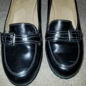 Black dress shoes